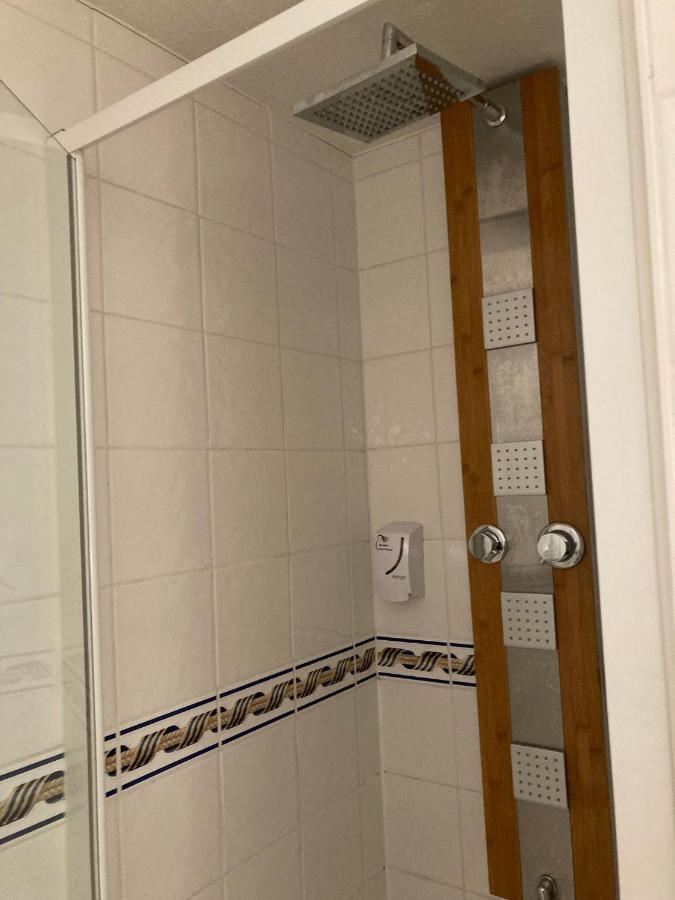 פווי אן-אוקסואה Hotel De La Poste מראה חיצוני תמונה